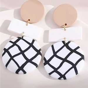 Lightweight casual leather earrings